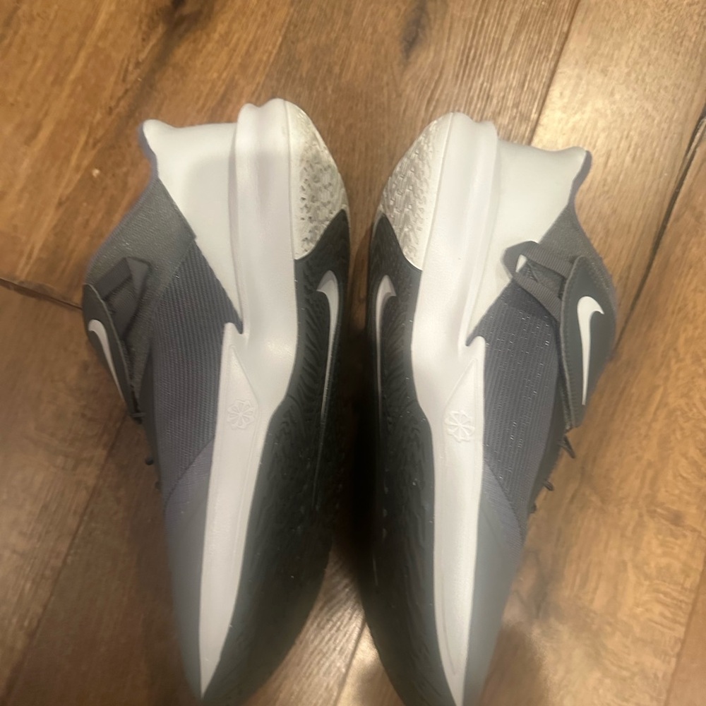 Nike - Picture 5 of 14